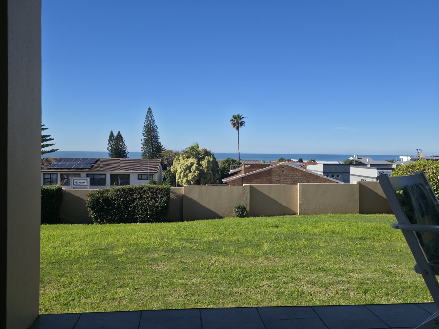 7 Bedroom Property for Sale in Wavecrest Eastern Cape